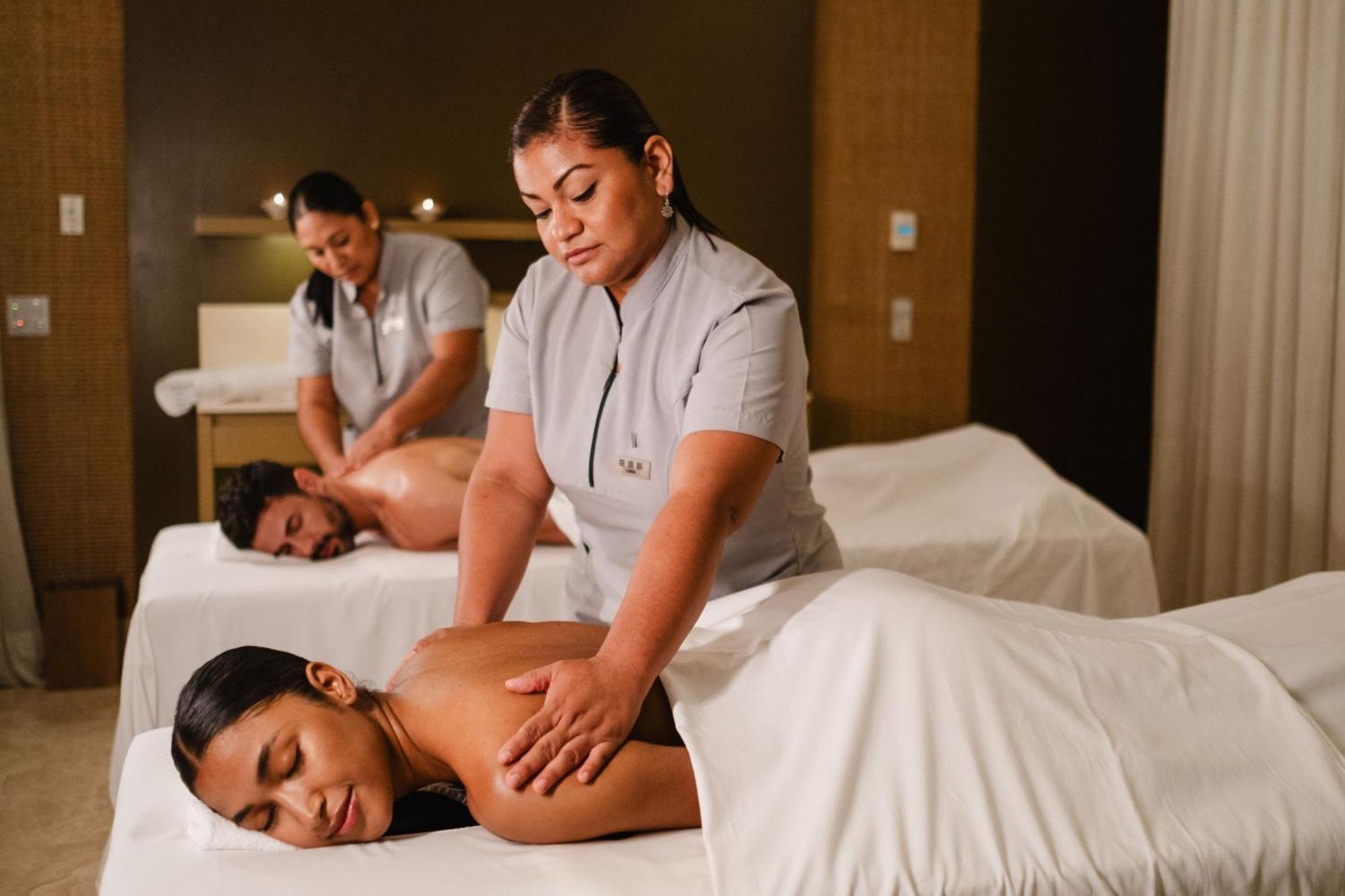 Hotel Paracas, A Luxury Collection Resort, Paracas Exteriér fotografie Massage therapists at work